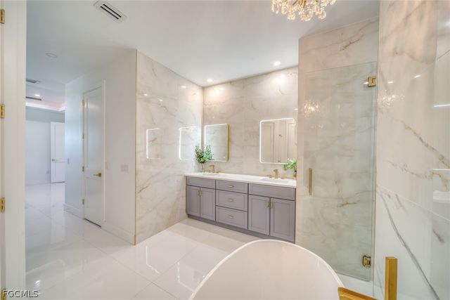 537 NW 18th PL, Cape Coral, FL 33993