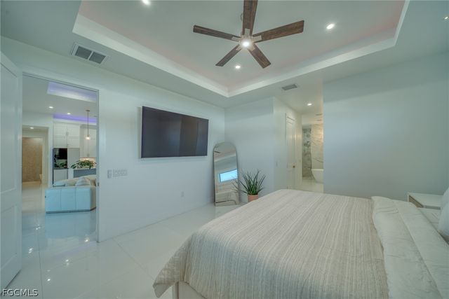 537 NW 18th PL, Cape Coral, FL 33993