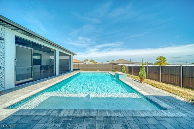 537 NW 18th PL, Cape Coral, FL 33993