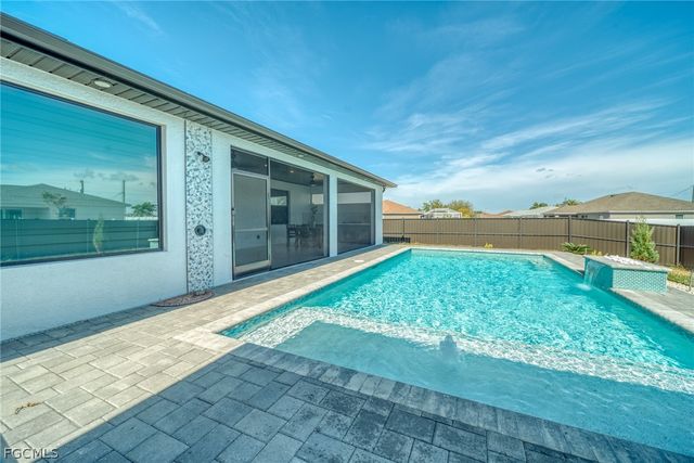 537 NW 18th PL, Cape Coral, FL 33993