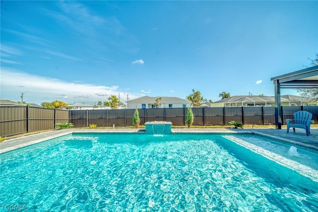 537 NW 18th PL, Cape Coral, FL 33993