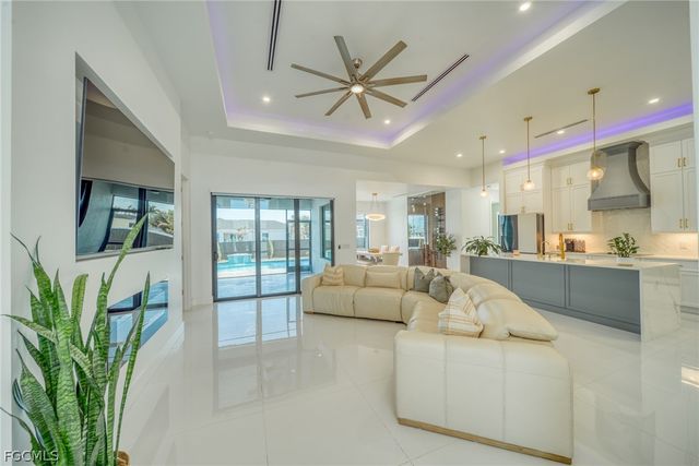 537 NW 18th PL, Cape Coral, FL 33993