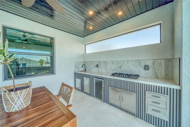 537 NW 18th PL, Cape Coral, FL 33993