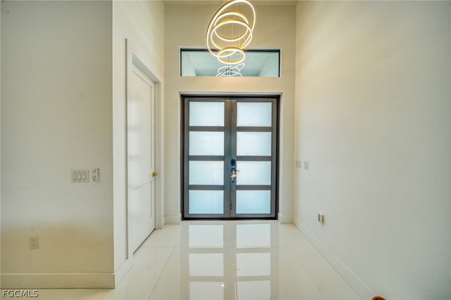 537 NW 18th PL, Cape Coral, FL 33993