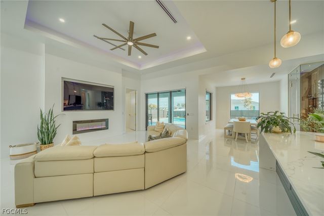 537 NW 18th PL, Cape Coral, FL 33993