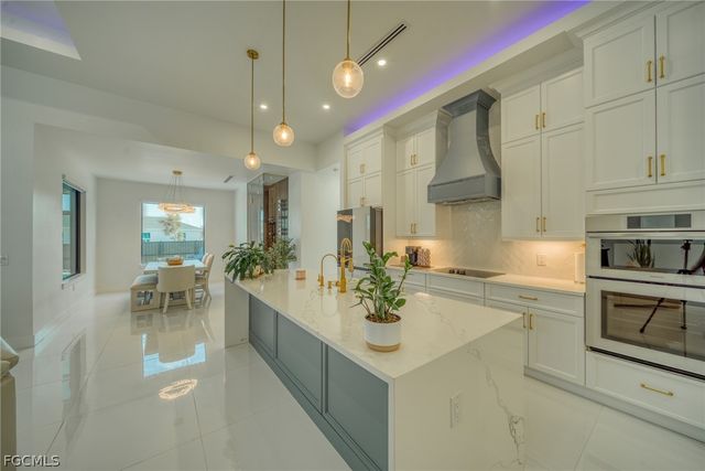 537 NW 18th PL, Cape Coral, FL 33993