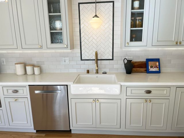 200 Lakeside Dr 401, Oakland, CA 94612