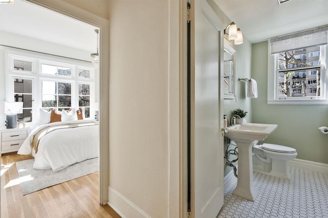 200 Lakeside Dr 401, Oakland, CA 94612