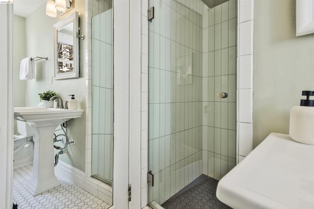 200 Lakeside Dr 401, Oakland, CA 94612