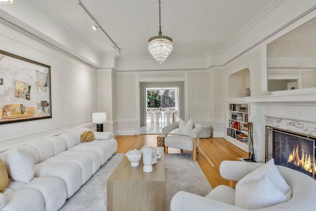 200 Lakeside Dr 401, Oakland, CA 94612