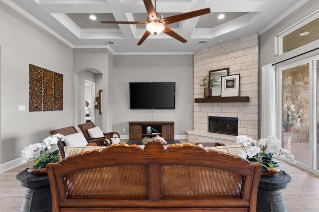 104 Highland Spring LN, Georgetown, TX 78633