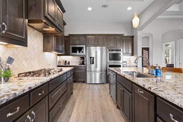 104 Highland Spring LN, Georgetown, TX 78633