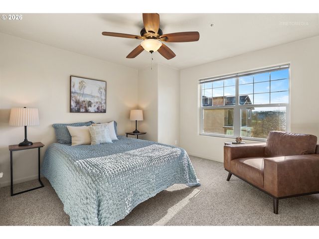 10804 Ne HOLLY St 303, Hillsboro, OR 97006