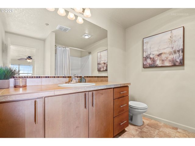 10804 Ne HOLLY St 303, Hillsboro, OR 97006