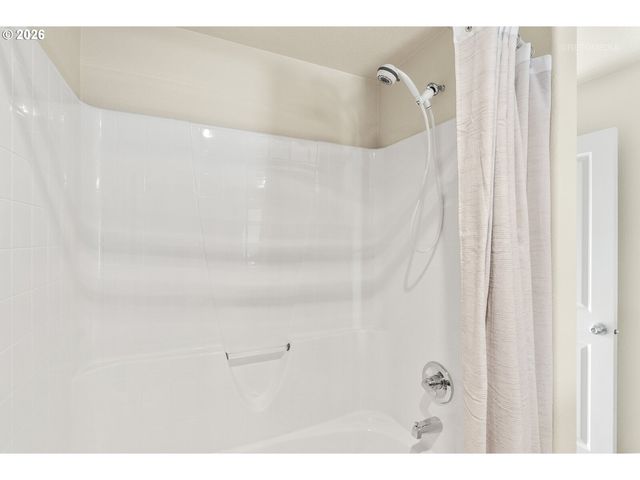 10804 Ne HOLLY St 303, Hillsboro, OR 97006