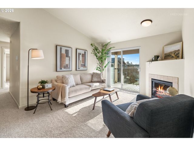 10804 Ne HOLLY St 303, Hillsboro, OR 97006