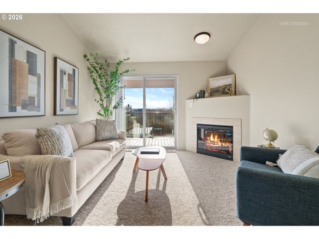 10804 Ne HOLLY St 303, Hillsboro, OR 97006