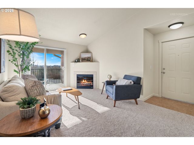 10804 Ne HOLLY St 303, Hillsboro, OR 97006