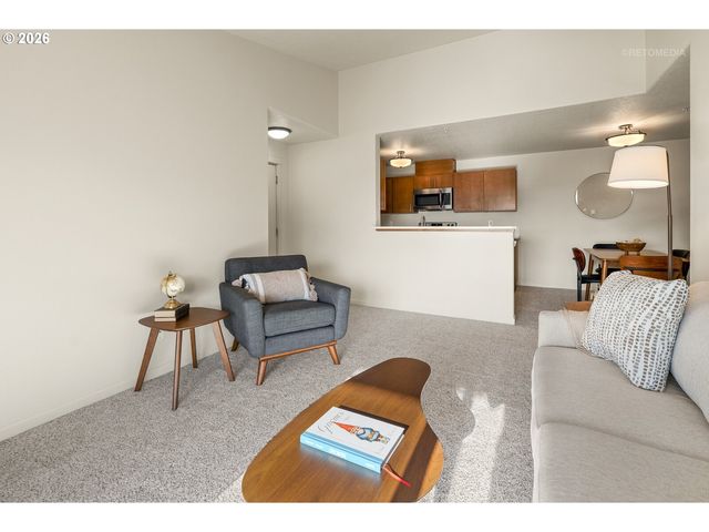 10804 Ne HOLLY St 303, Hillsboro, OR 97006