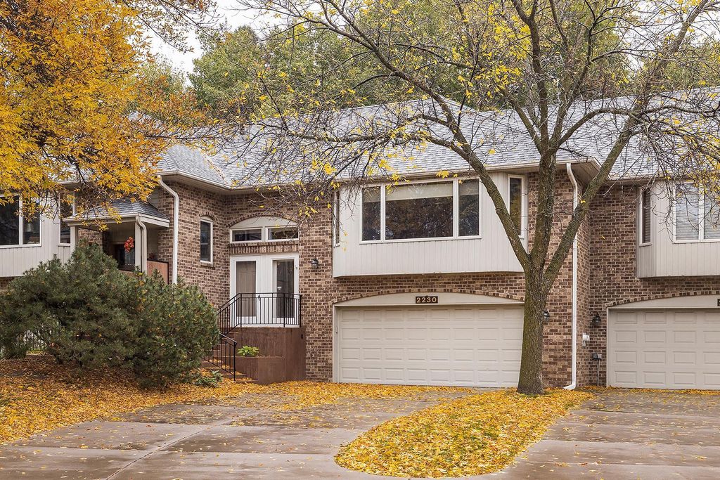 2230 Ferris Lane, Roseville, MN 55113