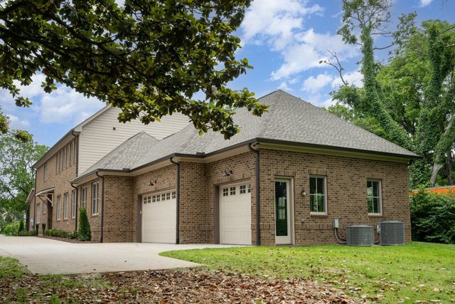 909A Gale Ln, Nashville, TN 37204