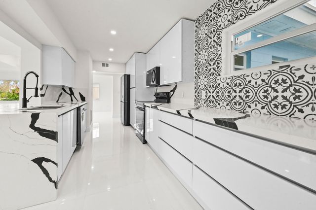 1919 Mimosa Avenue, Fort Pierce, FL 34949