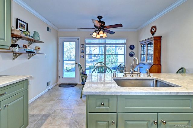 10 Oakdale Court, Ridge, NY 11961