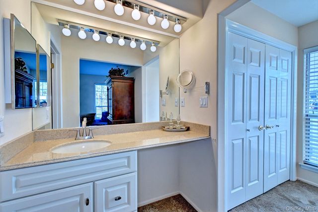 10 Oakdale Court, Ridge, NY 11961