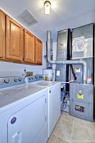 10 Oakdale Court, Ridge, NY 11961