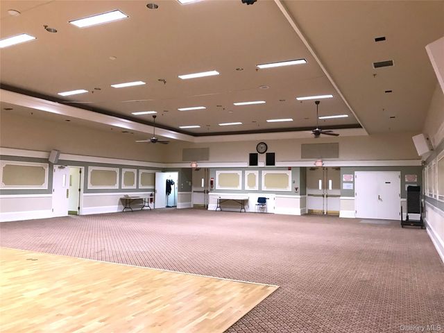 10 Oakdale Court, Ridge, NY 11961