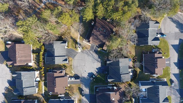 10 Oakdale Court, Ridge, NY 11961