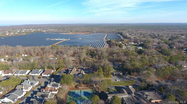 10 Oakdale Court, Ridge, NY 11961