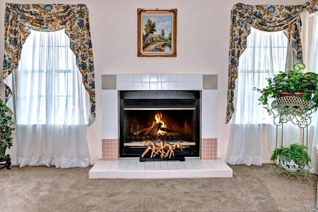 10 Oakdale Court, Ridge, NY 11961