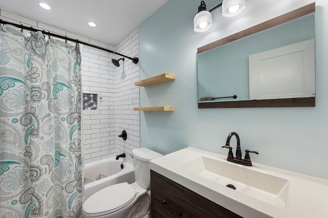 831 S Wisconsin Avenue, Villa Park, IL 60181