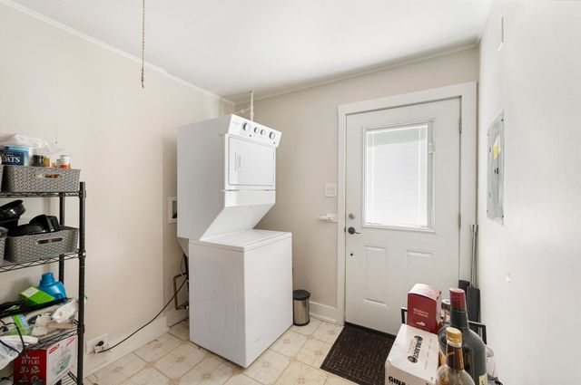 831 S Wisconsin Avenue, Villa Park, IL 60181