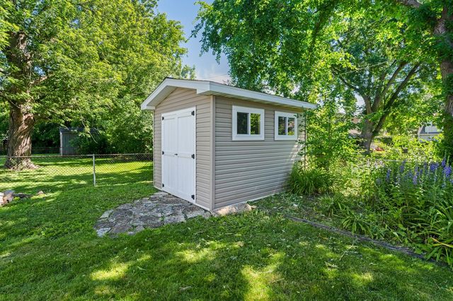 831 S Wisconsin Avenue, Villa Park, IL 60181