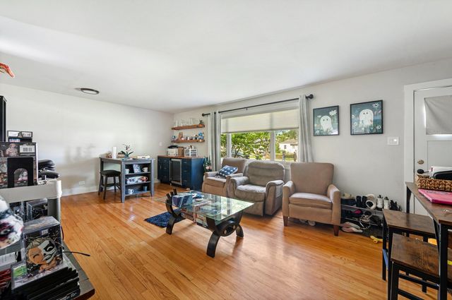 831 S Wisconsin Avenue, Villa Park, IL 60181