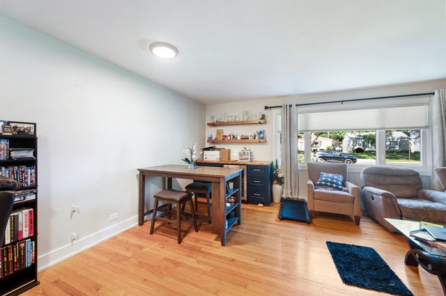831 S Wisconsin Avenue, Villa Park, IL 60181