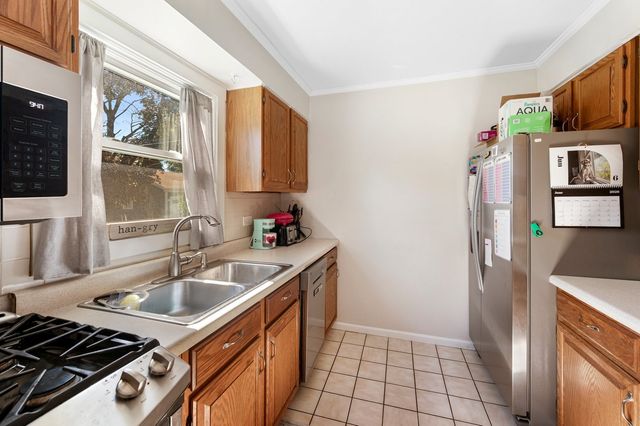 831 S Wisconsin Avenue, Villa Park, IL 60181