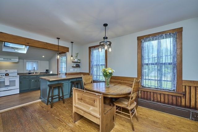 62 Chestnut St, Foxboro, MA 02035