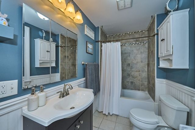 62 Chestnut St, Foxboro, MA 02035