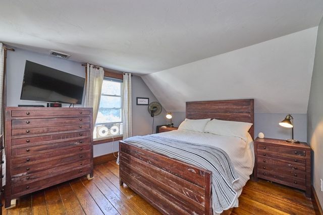 62 Chestnut St, Foxboro, MA 02035