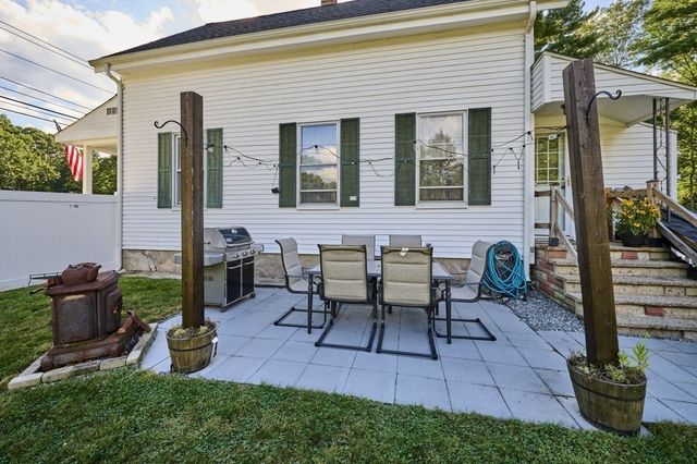62 Chestnut St, Foxboro, MA 02035