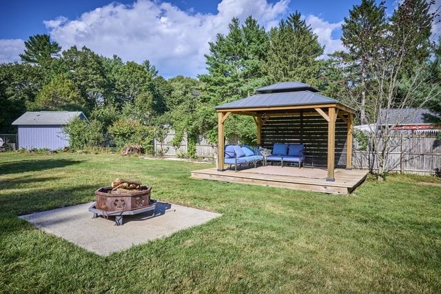 62 Chestnut St, Foxboro, MA 02035
