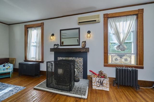 62 Chestnut St, Foxboro, MA 02035