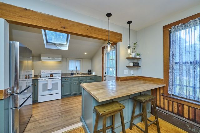 62 Chestnut St, Foxboro, MA 02035