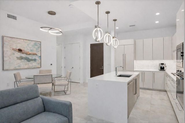 33 S PALM AVENUE 902, Sarasota, FL 34236