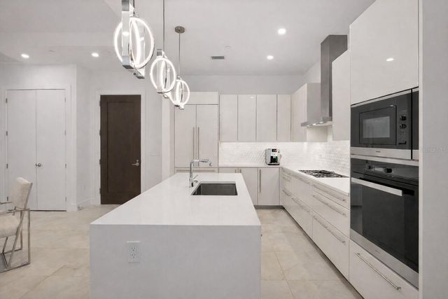 33 S PALM AVENUE 902, Sarasota, FL 34236