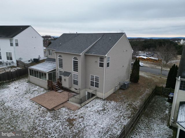 203 LYNNEHAVEN DR, Winchester, VA 22602