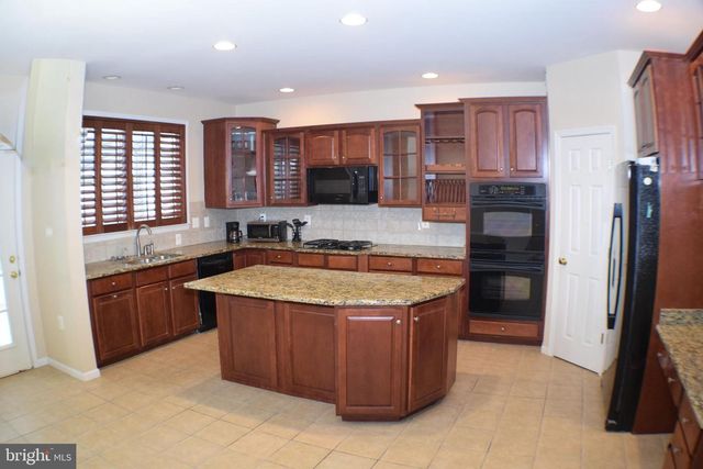 203 LYNNEHAVEN DR, Winchester, VA 22602